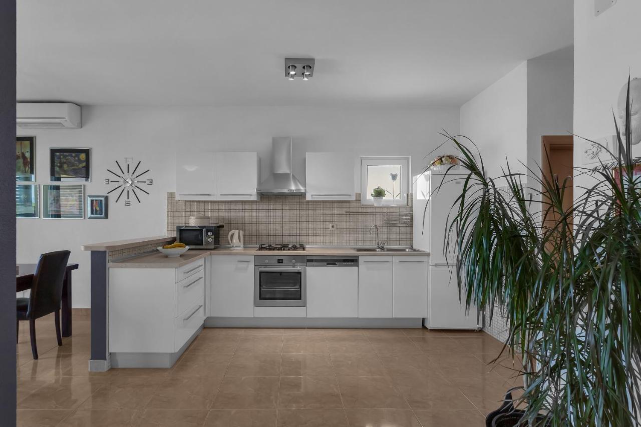 Stunning City View Apartment Makarska Buitenkant foto