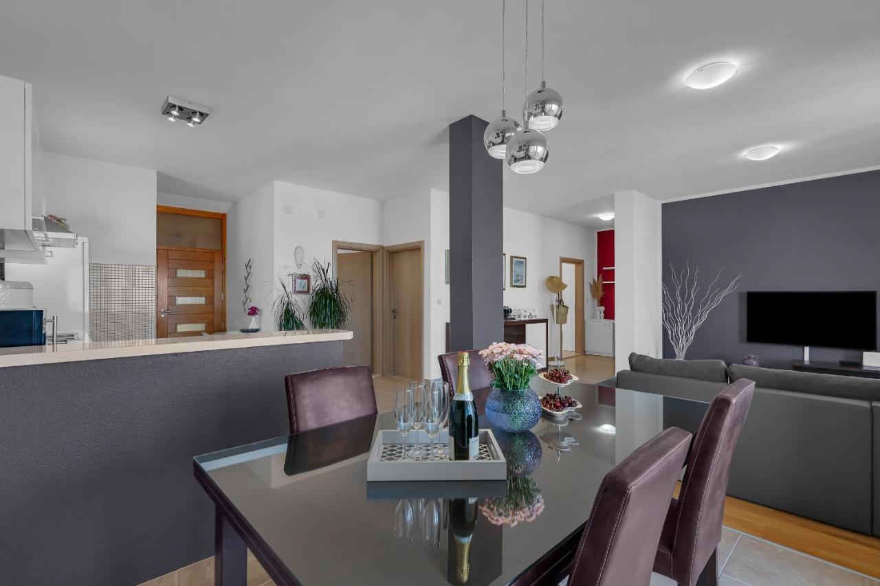 Stunning City View Apartment Makarska Buitenkant foto